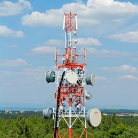 High performance cell tower antenna design for wireless communication networks