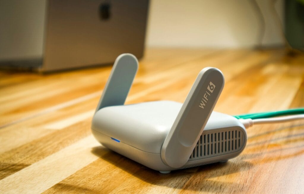 Customized LTE, Wi-Fi, and 5G antenna design